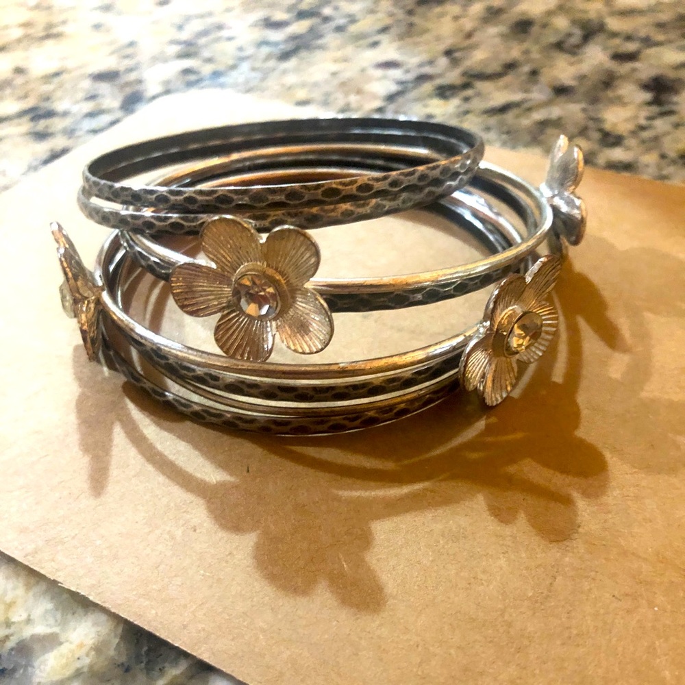 Silver Flowers & Rhinestones Textured Bangle Bracelet Set Lot Bundle People Free